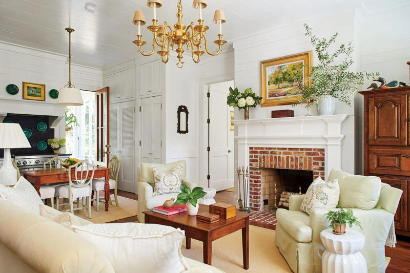 Leave Front Porch Unscreened For Maximum Sunlight, Create An Inviting And Open Space To Entertain, Go For Glass-Front Upper Cabinets, Hide Appliances Behind Cabinets, Let There Be Lots Of Natural Light, Incorporate Simple Design, Think of Clever Places For Antiques, Choose Materials That Build Character, Design A Space For Gathering, Pay Attention To Scale
