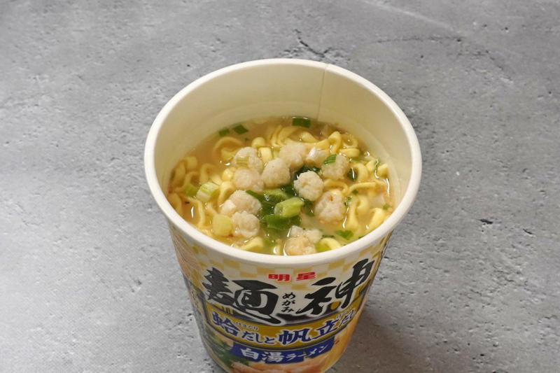 【1】複数の貝だしが合体した奥行あるさっぱり風味「明星 麺神カップ 蛤だしと帆立だし白湯ラーメン」, 【2】紅しょうがの風味が軽やかさを演出する「カップヌードル 紅しょうがシーフード ビッグ」, 【3】もちもちじゅんわり太麺に醤油とガーリックがからむ「麺がうまい 醤油らぁ麺 大盛り」, 【総評】今回のライターのイチオシは……!?