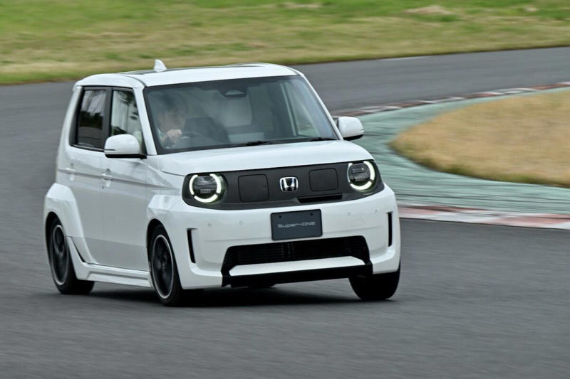 ホンダらしいFUNを追求, EV時代の「走る楽しさ」とは, 当時を知る世代とその息子をロックオン?, 純正アクセサリーでブルドッグ感マシマシ!, 【フォトギャラリー】ホンダ「スーパーワン」