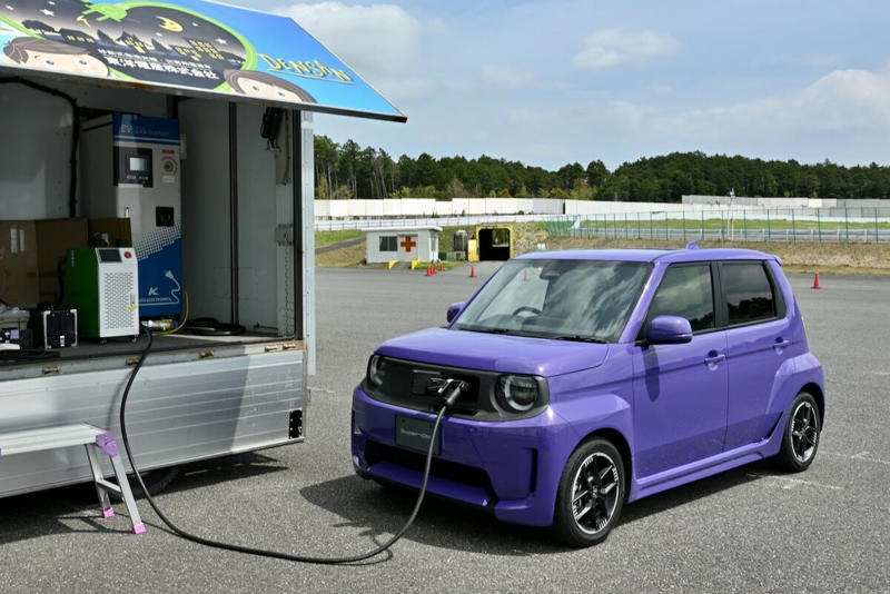 ホンダらしいFUNを追求, EV時代の「走る楽しさ」とは, 当時を知る世代とその息子をロックオン?, 純正アクセサリーでブルドッグ感マシマシ!, 【フォトギャラリー】ホンダ「スーパーワン」
