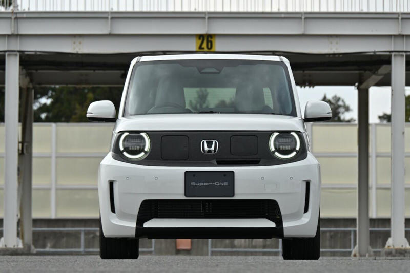 ホンダらしいFUNを追求, EV時代の「走る楽しさ」とは, 当時を知る世代とその息子をロックオン?, 純正アクセサリーでブルドッグ感マシマシ!, 【フォトギャラリー】ホンダ「スーパーワン」