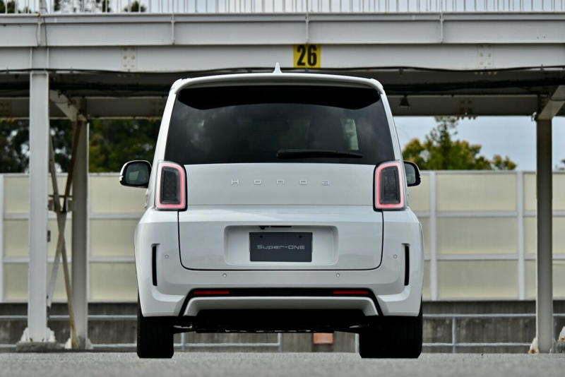 ホンダらしいFUNを追求, EV時代の「走る楽しさ」とは, 当時を知る世代とその息子をロックオン?, 純正アクセサリーでブルドッグ感マシマシ!, 【フォトギャラリー】ホンダ「スーパーワン」