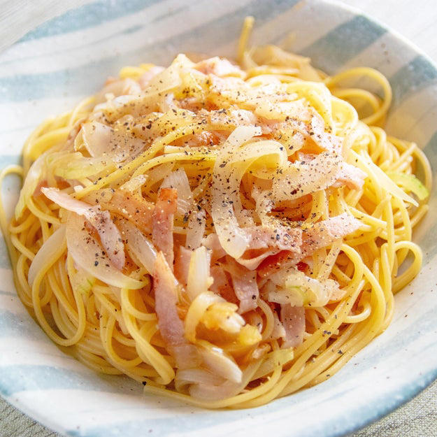 春キャベツとベーコンのバターめんつゆうどん, 【春キャベツ1/4個使い切り】フライパン1つで10分！バターとめんつゆで味が決まる簡単うどんレシピ, バターしょうゆパスタ, 【新玉ねぎ、またサラダだけ？】甘みを引き立てる「バターしょうゆパスタ」の簡単レシピ, ワンパンお肉ごはん, 【ご飯炊き忘れた？むしろ大正解】フライパンに米と肉をドーン！家族が無言で食べ続けるワンパンお肉ごはん