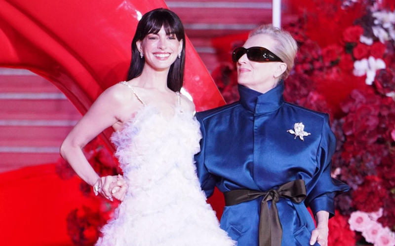 Anne Hathaway and Meryl Streep Anne Hathaway and Meryl Streep, Meryl Streep, Anne Hathaway, Mexico City premiere