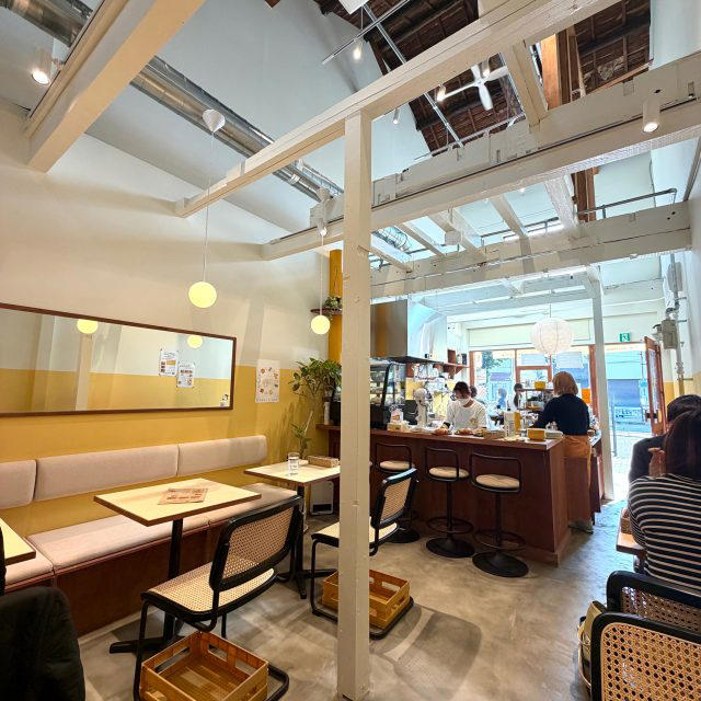 焼きたてパンをその場で楽しめる「Cocoru Show Cafe」, 朝におすすめ！満足度の高いブランチセット, POINT(1) 時間帯でメインのパンが変わる！, POINT(2) 焼きたてカットパン食べ放題！, 天王寺で楽しむ！焼きたてパンの贅沢モーニング