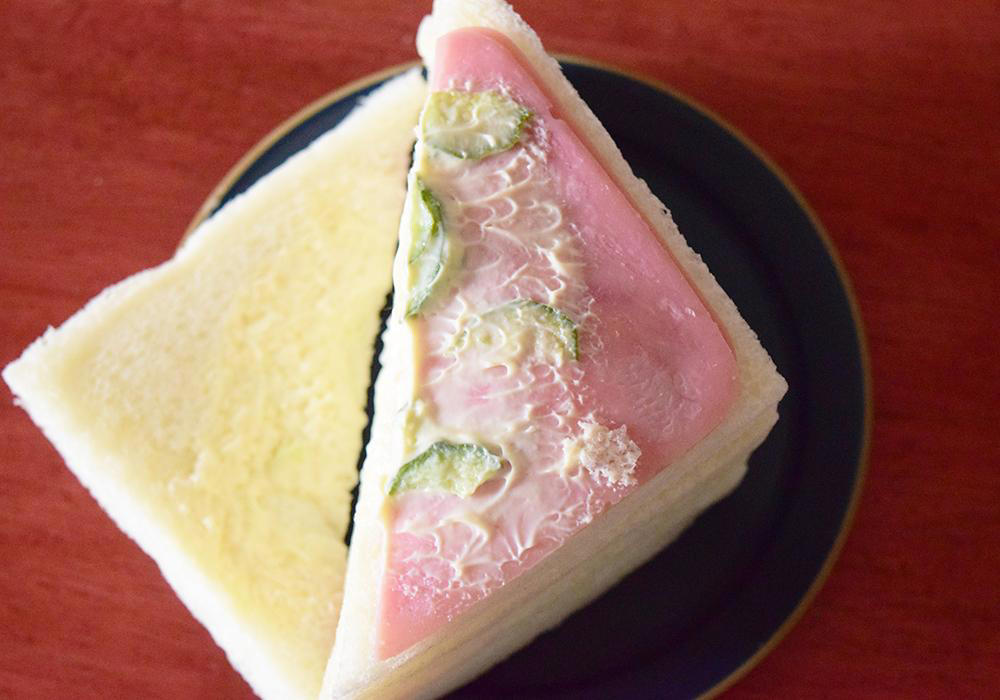 最も重量があるのはセブン-イレブン「ジューシーハム」, ファミリーマート「ジューシーハム」320円（税込）実食レポ, セブン-イレブン「ジューシーハム」356円（税込）実食レポ, ローソン「ハムサンド」343円（税込）実食レポ, ハムの量を重視するならばローソン「ハムサンド」がおすすめ