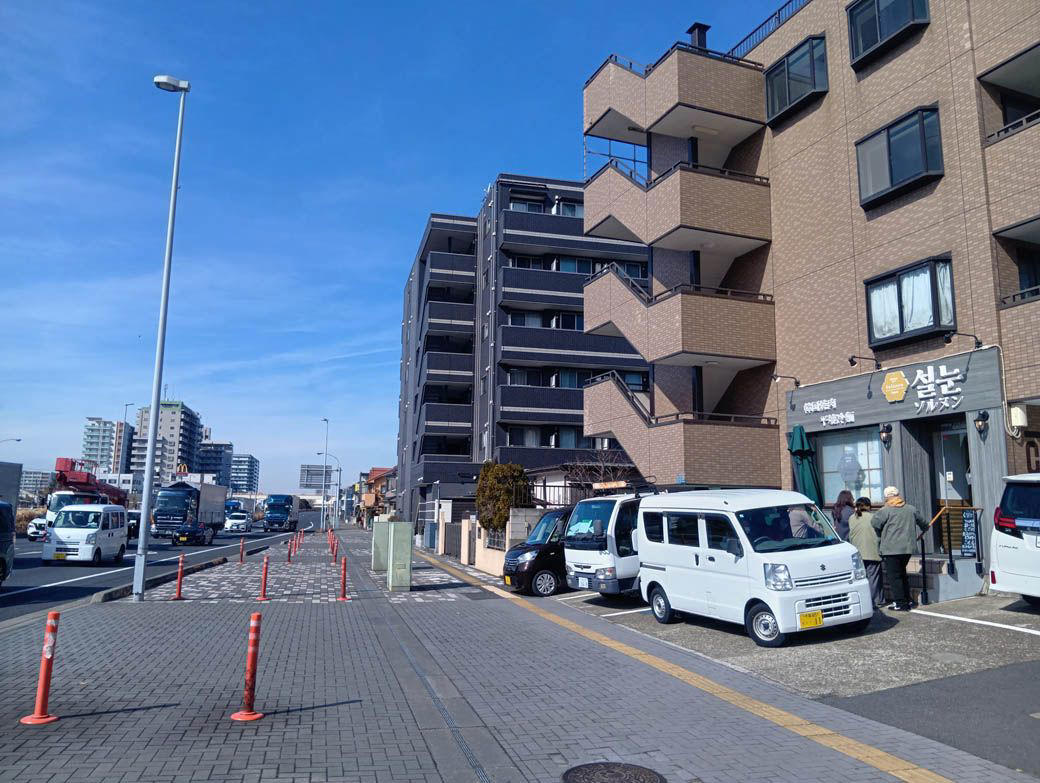 日本に「本場の北朝鮮冷麺」が誕生したワケ,  東京駅から約50分。いざ冬の平日に行列のできる人気店へ… , さっそく北朝鮮冷麺を注文, 千葉の北朝鮮冷麺。初めて食べた忖度のない感想, 老若男女が楽しめる、優しい一杯, 美味しい北朝鮮冷麵以外に、筆者が頂戴したもの