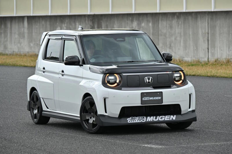 ホンダらしいFUNを追求, EV時代の「走る楽しさ」とは, 当時を知る世代とその息子をロックオン?, 純正アクセサリーでブルドッグ感マシマシ!, 【フォトギャラリー】ホンダ「スーパーワン」