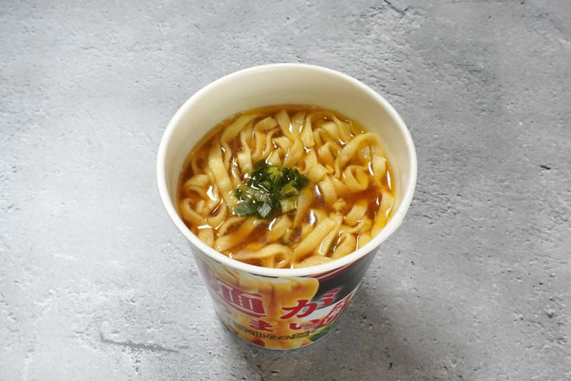 【1】複数の貝だしが合体した奥行あるさっぱり風味「明星 麺神カップ 蛤だしと帆立だし白湯ラーメン」, 【2】紅しょうがの風味が軽やかさを演出する「カップヌードル 紅しょうがシーフード ビッグ」, 【3】もちもちじゅんわり太麺に醤油とガーリックがからむ「麺がうまい 醤油らぁ麺 大盛り」, 【総評】今回のライターのイチオシは……!?