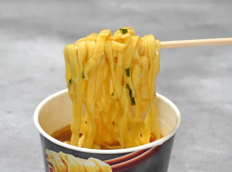 【1】複数の貝だしが合体した奥行あるさっぱり風味「明星 麺神カップ 蛤だしと帆立だし白湯ラーメン」, 【2】紅しょうがの風味が軽やかさを演出する「カップヌードル 紅しょうがシーフード ビッグ」, 【3】もちもちじゅんわり太麺に醤油とガーリックがからむ「麺がうまい 醤油らぁ麺 大盛り」, 【総評】今回のライターのイチオシは……!?