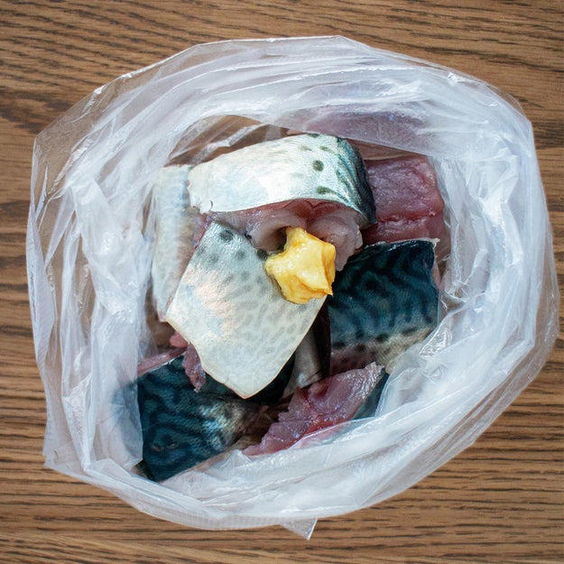 作り方：① サバは骨を抜き、食べやすい大きさに切る。 ポリ袋にサバと【A】を入れ、軽くもんでなじませる。, ② ①に片栗粉をまんべんなく、薄くまぶす。, ③ フライパンに油（分量外、大さじ2）を引き、中火で熱し、②を並べて焼く。火が通ったら【B】を加え、たれにとろみがつき、全体に照りが出るまで煮絡める。器に盛り付けて、白いりごまを散らしたら、完成！, ⚠️失敗しないためのコツやポイント, ❓よくある質問（FAQ）
