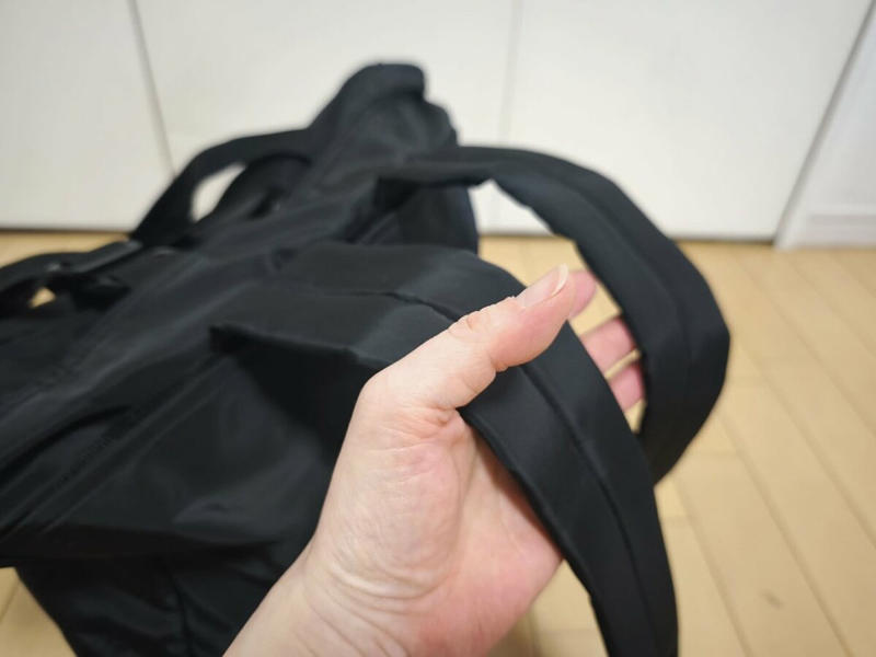 1：「撥水加工×濃い色」で“お手入れ”をラクに, 2：「ポケット多め」が正解！探す時間をゼロに, 3：重くなったら「リュック」に変えて身軽に, 4：「コンパクト化」で収納スペースを節約