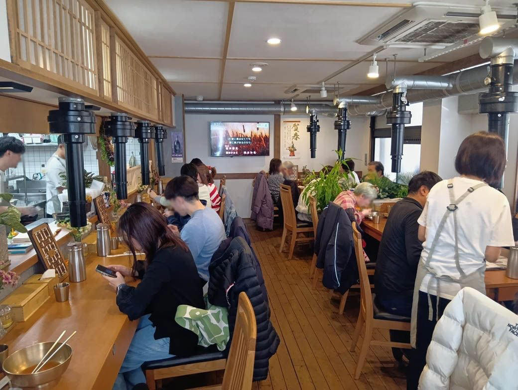 日本に「本場の北朝鮮冷麺」が誕生したワケ,  東京駅から約50分。いざ冬の平日に行列のできる人気店へ… , さっそく北朝鮮冷麺を注文, 千葉の北朝鮮冷麺。初めて食べた忖度のない感想, 老若男女が楽しめる、優しい一杯, 美味しい北朝鮮冷麵以外に、筆者が頂戴したもの