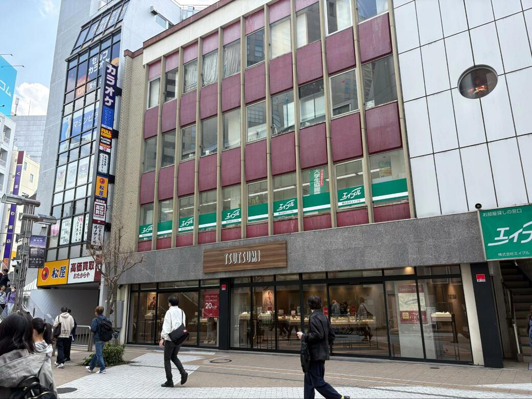 ①賑わっているのに、消費の気配が薄い, ②唯一の例外・セレオ八王子。なぜここだけ人が留まるのか, ③八王子オーパと八王子オクトーレ――用事を消化して帰る場所, ④街全体が「滞在しない構造」になっている, ⑤人が本当に求めているのは「ゆっくりできる場所」, ⑥百貨店が消えたのは衰退ではない