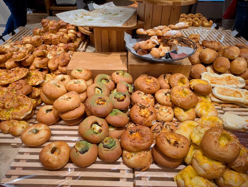 ・いつの間に、昼から食べ放題を, ・食べ放題のルール, ・パン好きには楽園, ・おそらくミニキューブパンチョコが1番人気, ・単品価格で計算すると余裕で元が取れる, ・今回訪問した店舗の情報