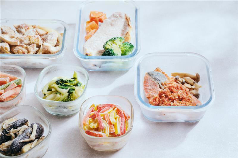 週に一度の調理が、明日の自分を助ける。暮らしの余白を作る「冷凍ストック」という貯金, 自分の機嫌は自分でとる。完璧主義を手放した、おすぎ流「食のルール」, 暮らしを彩り、心を満たす。『冷凍作りおき』の楽しみ方と簡単レシピ, 彩りも栄養も満点！「枝豆＆梅＆ちくわのおにぎり」, 目指すは「みんなの栄養の先生」。10年後の自分のために、できることから、ひとつずつ, 管理栄養士 ／ おすぎ