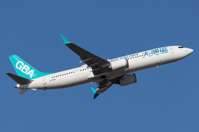 ボーイング737 MAX 9 初飛行 2017年4月13日, Su-34 初飛行 1990年4月13日, アエロフロート・ロシア航空 スカイチーム加盟 2006年4月14日, B-52 初飛行 1952年4月15日, JAL 東京〜ソウル線開設 1964年4月15日, T-45 ゴスホーク 初飛行 1988年4月16日, フェデラル・エクスプレス(現フェデックス・エクスプレス) 運航開始 1973年4月17日, 成田空港 B滑走路供用開始 2002年4月18日, 神戸空港第2ターミナル開業、国際線運航開始 2025年4月18日, グラマンA-6 初飛行 1960年4月19日