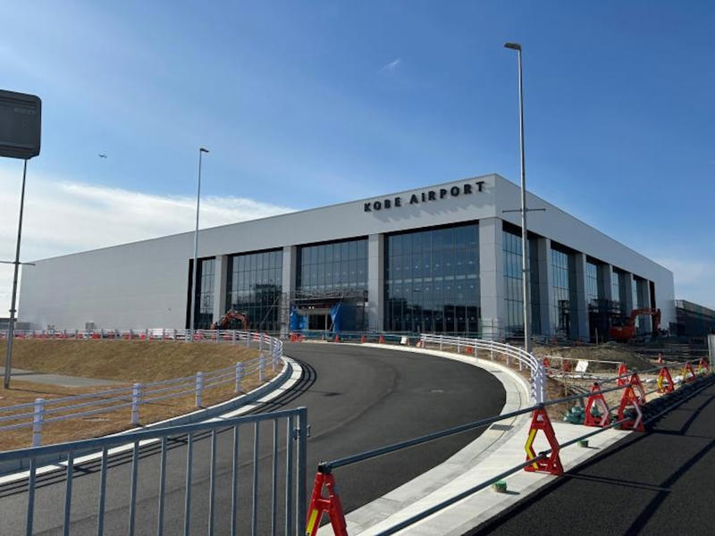 ボーイング737 MAX 9 初飛行 2017年4月13日, Su-34 初飛行 1990年4月13日, アエロフロート・ロシア航空 スカイチーム加盟 2006年4月14日, B-52 初飛行 1952年4月15日, JAL 東京〜ソウル線開設 1964年4月15日, T-45 ゴスホーク 初飛行 1988年4月16日, フェデラル・エクスプレス(現フェデックス・エクスプレス) 運航開始 1973年4月17日, 成田空港 B滑走路供用開始 2002年4月18日, 神戸空港第2ターミナル開業、国際線運航開始 2025年4月18日, グラマンA-6 初飛行 1960年4月19日