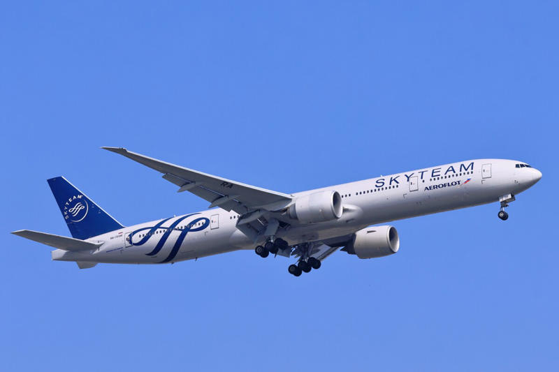 ボーイング737 MAX 9 初飛行 2017年4月13日, Su-34 初飛行 1990年4月13日, アエロフロート・ロシア航空 スカイチーム加盟 2006年4月14日, B-52 初飛行 1952年4月15日, JAL 東京〜ソウル線開設 1964年4月15日, T-45 ゴスホーク 初飛行 1988年4月16日, フェデラル・エクスプレス(現フェデックス・エクスプレス) 運航開始 1973年4月17日, 成田空港 B滑走路供用開始 2002年4月18日, 神戸空港第2ターミナル開業、国際線運航開始 2025年4月18日, グラマンA-6 初飛行 1960年4月19日