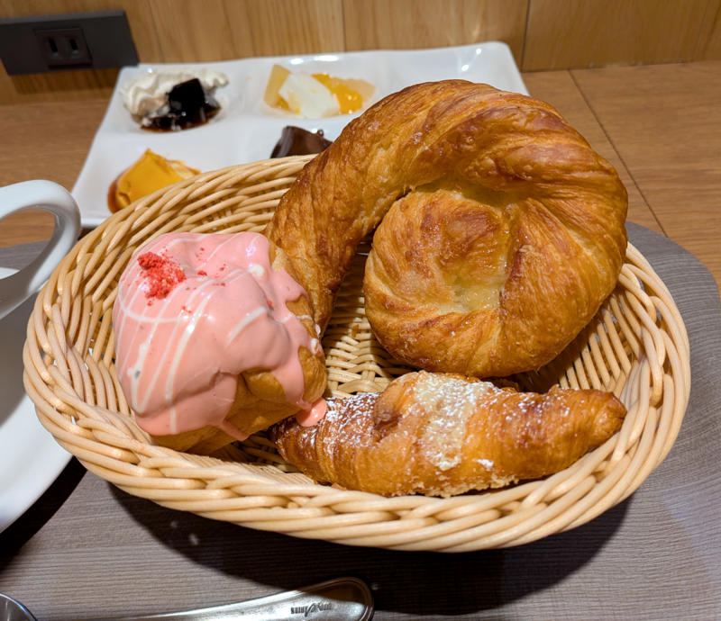 ・いつの間に、昼から食べ放題を, ・食べ放題のルール, ・パン好きには楽園, ・おそらくミニキューブパンチョコが1番人気, ・単品価格で計算すると余裕で元が取れる, ・今回訪問した店舗の情報