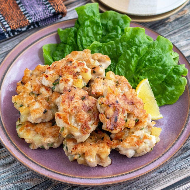 鶏むね肉のガリバタ焼肉たれチキン, 【鶏むね肉はコレのために買ってる】「家族が秒で完食！」簡単すぎて何回も作りたくなるおかずレシピ, 鶏むね肉のねぎごま甘辛漬け, 【家にある鶏むね肉は全部これにして】「ご飯3杯いけるわ」コスパ抜群！作り置きリピ確定の簡単おかずレシピ, 鶏むね肉とじゃがいものゴロゴロ焼き, 【鶏むね肉1枚があっという間に消える】袋でモミモミするだけ！外はカリッ、中はホクホクな絶品おかず