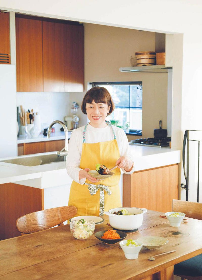 1日目の晩ごはん, 【かつおの手こねずし風】初がつおを漬けでさっぱり味わう, 【春色の白和え】ごまでコクと食べごたえがアップ, 【新しょうがの甘酢漬け】口の中にフレッシュな辛みが広がる, 【わかめスープ】風味豊かな春わかめをシンプルな一品に