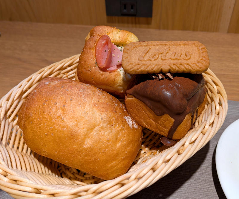 ・いつの間に、昼から食べ放題を, ・食べ放題のルール, ・パン好きには楽園, ・おそらくミニキューブパンチョコが1番人気, ・単品価格で計算すると余裕で元が取れる, ・今回訪問した店舗の情報