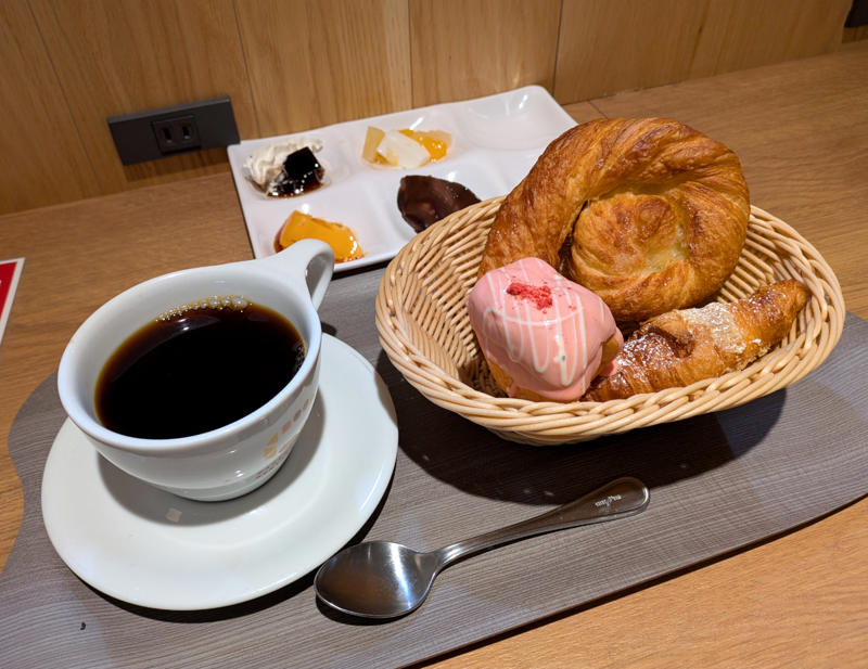 ・いつの間に、昼から食べ放題を, ・食べ放題のルール, ・パン好きには楽園, ・おそらくミニキューブパンチョコが1番人気, ・単品価格で計算すると余裕で元が取れる, ・今回訪問した店舗の情報
