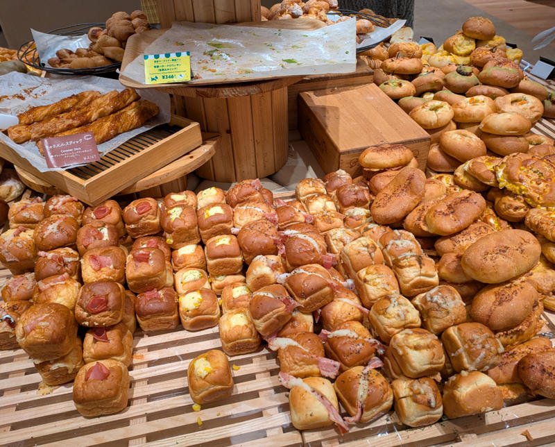・いつの間に、昼から食べ放題を, ・食べ放題のルール, ・パン好きには楽園, ・おそらくミニキューブパンチョコが1番人気, ・単品価格で計算すると余裕で元が取れる, ・今回訪問した店舗の情報