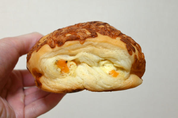 超も～っちり食感のファミマ「チーズパン」, これはおつまみ！, もっちりしっとり「チョコメロンパン」, 超も～っちりなパンが売れているらしい