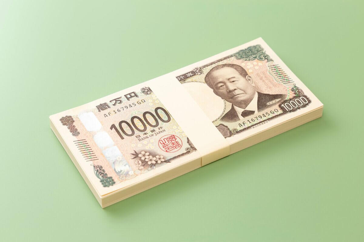 【老齢基礎年金】満額は7万円台へ！「月1300円」の増額。夫婦2人の標準額はいくら？, 老齢年金生活者支援給付金、年金の上乗せ！給付基準額「月5620円」に改定, 【障害基礎年金】1級の年額105万円超！「内部障がいや精神障がい」なども対象！, 障害年金生活者支援給付金の給付額, 【遺族基礎年金】子のある妻「年額84万円以上＋子の加算額」, 遺族年金生活者支援給付金, 2026年度の改定額「6月の通知書」を必ず確認！