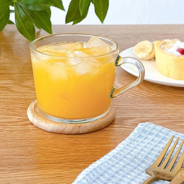 イケアのレストランで使われている、「おしゃれグラス」を購入しました。, シンプルでしっかりした作りのグラス！, 何を入れても美しい！, 飲み物以外にも使えて万能！, 食洗機・電子レンジOKでとにかくラクなんです！, 朝から夜まで、一日中使ってしまうグラスでした。