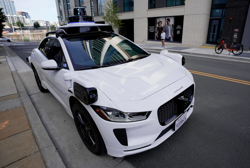Why are Waymo autonomous vehicles being recalled? , How Waymo is addressing the floodwater software flaw , How does Waymo recall affect Nashville? , How do Waymo cars work? 