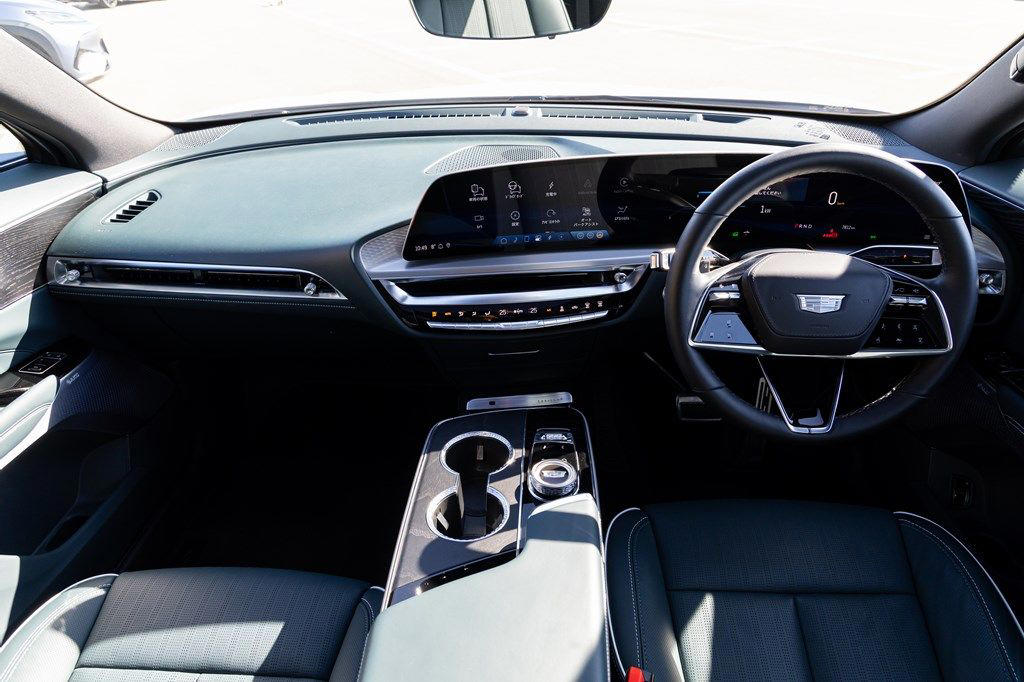 BEVの特徴である「静かさ」と「速さ」, キャデラック初となるBEVのSUV「リリック」, フォルクスワーゲン「ID.4」, 進化を続けるテスラ「Model 3」, 今回唯一のICEV、ポルシェ「911カレラT」, BEVでもICEVで共通する一体感
