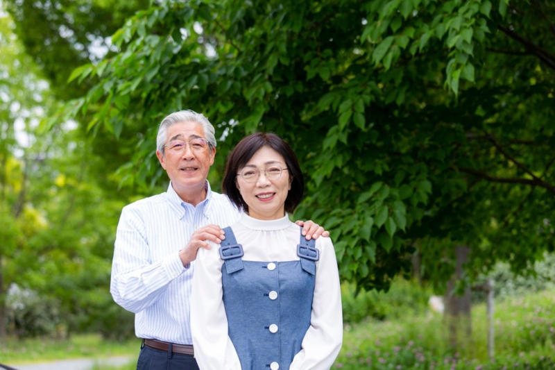 70歳代の本音：「資産は使い切りたい」派と「遺したい」派、それぞれの考え方, 70歳代・二人以上世帯における遺産への意識調査, 70歳代の年金生活の実態：「不自由なく暮らせる」のは約1割, 公的年金だけで生活できる？70歳代・二人以上世帯の実感, 生活不安の背景にある「物価上昇」への懸念, 70歳代二人以上世帯の家計収支、毎月の赤字額はどのくらい？, データで見る「70歳代二人以上世帯」の家計収支, 家計赤字の主な原因は「削減が難しい固定費」, 他の70歳代はいくら貯蓄している？二人以上世帯の資産分布, 【資産額】70歳代・二人以上世帯の分布状況, 70歳代の家計と向き合うために