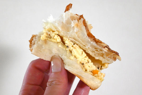 超も～っちり食感のファミマ「チーズパン」, これはおつまみ！, もっちりしっとり「チョコメロンパン」, 超も～っちりなパンが売れているらしい
