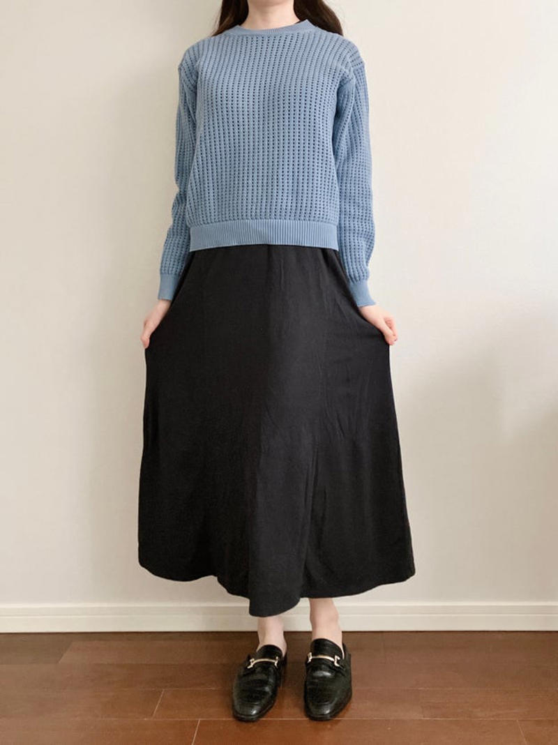 無印良品で、コスパばつぐんの「春トップス」を見つけました！, ほんのり肌が透ける、メッシュ生地のトップスです。, 洗濯機でガシガシ洗えるのがうれしい！, 着用感は、普段選ぶサイズでちょうどよかったです。, 春の寒暖差対策にぴったりです。