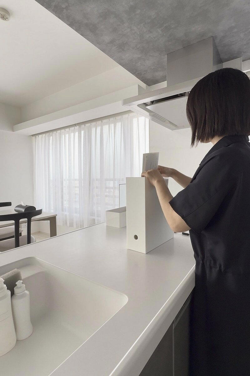 1：最初に置き場所をざっくり決める, 2：一週間で散らかるポイントを見直す, 3：家族それぞれが使う場所を分けておく, 4：毎日同じタイミングでリセットする