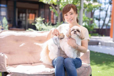 犬の「換毛期」にしてはいけないNG行為4選, 1.無理やり毛を引っ張る, 2.人間用のブラシを使う, 3.お風呂（シャンプー）の回数を増やしすぎる, 4.抜けた毛をそのまま放置する, 5.ハサミで毛玉を切り落とそうとする, 正しいケアで愛犬も自分もスッキリ, こんなときは病院へ！注意すべきトラブル