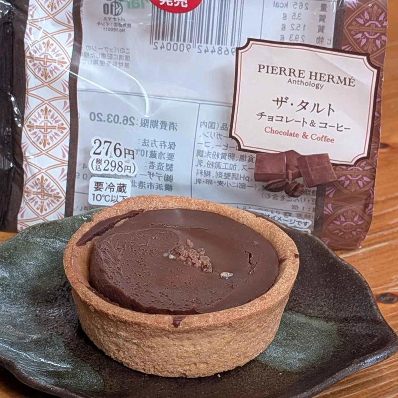 バイカラーが可愛い！ いちごとバニラのマカロンサンド, バニラソースも忍ばせた豪華な仕上がり！, チョコレートとコーヒーと洋酒が香るリッチなタルト, 少し温めてから食べるのもアリ！？