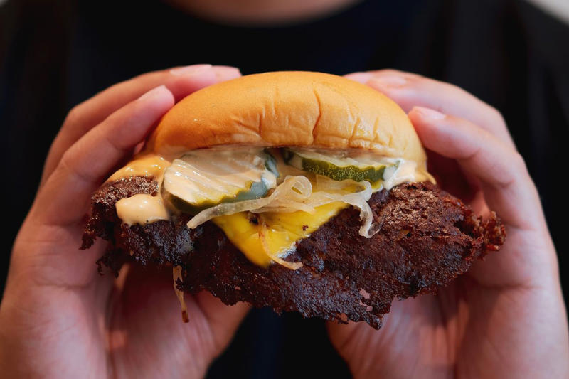 Smish Smash (San Francisco), Deux Luxe (New York City), Boo's Burgers (Houston), Le Burger 4304 (Minneapolis), Face Plant (Portland), Ted's Burgers (Miami)