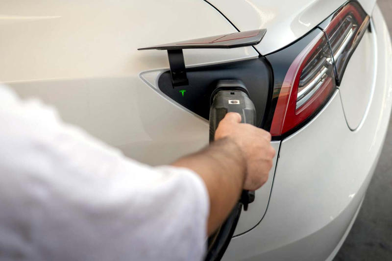 物理からソフトへ、車の価値を決める転換点, 目先の利益が招く、開発資源の停滞という罠, 複雑な機械構造が阻む、デジタル進化の速度, データが支配する市場、中国勢の圧倒的攻勢, 開発期間を劇的に削る、土台共通化の衝撃, 二枚腰戦略の限界、存続を賭けた自己変革