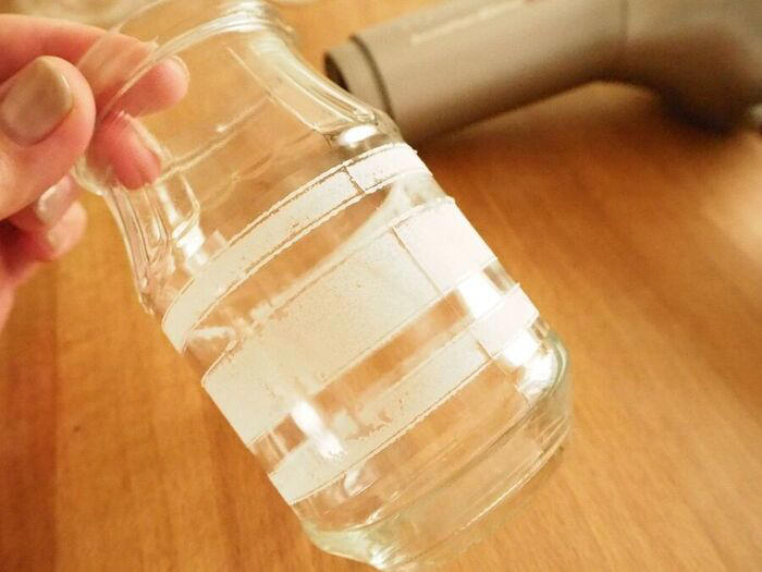 瓶のラベルを"一発で"剥がす方法, ラベルに熱風を当てるだけ, ペロンと剥がせます。気持ちいい！！！, 意外とガンコなのが裏面シールや蓋のシール, 5分でキレイに剥がれました。すっきり♡