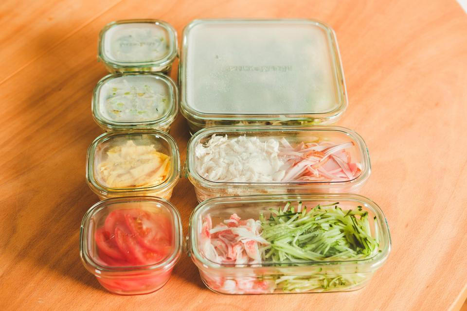 保存容器のロングセラーアイテム, 最短5分。平日ランチの強い味方に, 冷蔵庫のスペースを最大限に活用可能, 足のはやい野菜のロスが削減