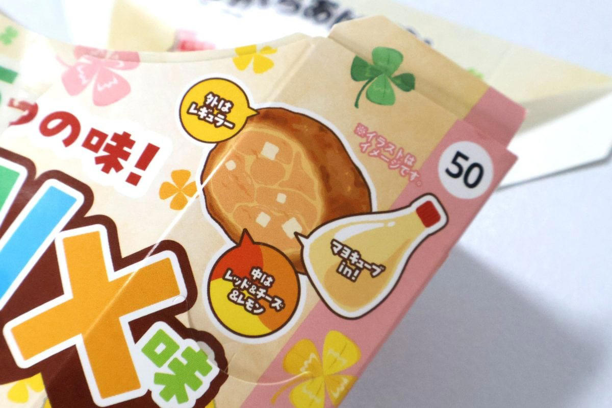 【知ってた？】からあげクンは“妖精”！誕生から40年の歴史を振り返る, 日本のコンビニで初めてフライヤーを導入したローソン, これまで発売したフレーバー数は驚異の430種類以上！, 【驚愕の裏話】からあげクン40年の中で「1番売れなかった味」とは？, 【実食レポ】ちょっと攻めてる！40周年記念のからあげクン新作3種, 【ど真ん中の美味さ】からあげクン ブラックペッパー味, 【1粒で5つの味!?】でからあげクン 夢のMIX味, 【サクッじゅわ～】サクッと！からあげクン, 可愛すぎて悶絶！全身揃えたい「からあげクンのアパレルグッズ」, 機能性も抜群！からあげクンミニタオル, 謎のキャラも登場!? からあげクンランチトートバッグ, コーデのアクセントに！からあげクン靴下, さりげなさが最高！からあげクンポロシャツ