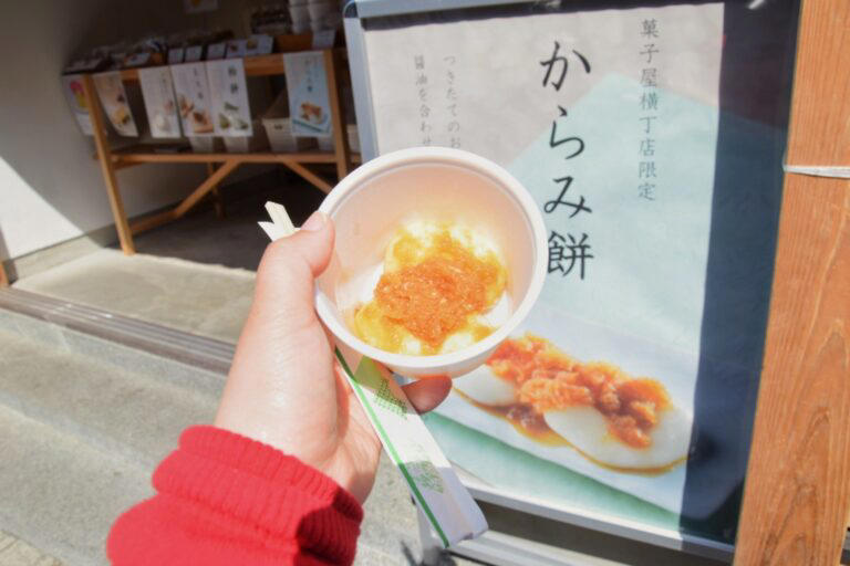 空いっぱいに泳ぐ美しい鯉のぼりたち, 食べ歩きのスタートはここから！「小江戸 桜」, 埼玉名物「みそポテト」で小腹満たし, レトロな空気漂う「菓子屋横丁」へ, 老舗和菓子店でひと休み「亀屋 菓子屋横丁店」, ここでしか味わえない限定の一品, 懐かしさ感じる昔ながらのたい焼き「かわしま屋」, 外カリッ、中とろ〜りの贅沢食感, 見ているだけで楽しいカラフルな飴の世界「玉力製菓」, 子どもが夢中になる可愛いごほうび, 春の川越で、心ほどけるひとときを