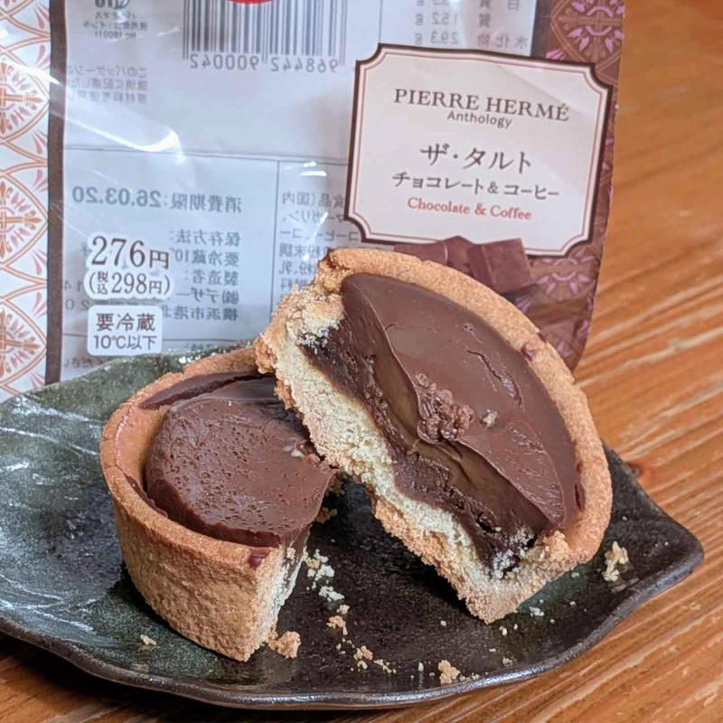 バイカラーが可愛い！ いちごとバニラのマカロンサンド, バニラソースも忍ばせた豪華な仕上がり！, チョコレートとコーヒーと洋酒が香るリッチなタルト, 少し温めてから食べるのもアリ！？