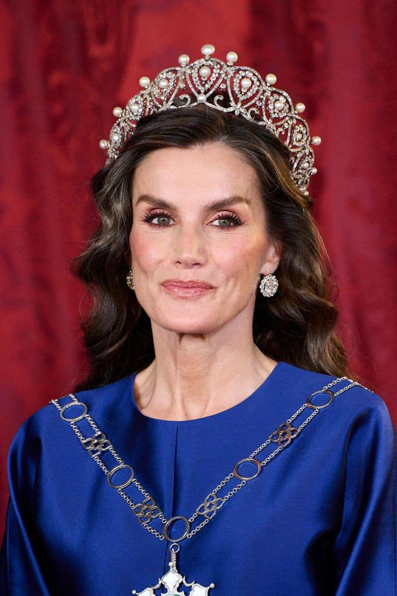 Aphrodite and the origin of eternal elegance, The elegance of Monaco in the key of pearls, Two styles, one tradition, The legacy of Maria Cristina in Queen Letizia, When pearls reach their 'Maximum' expression