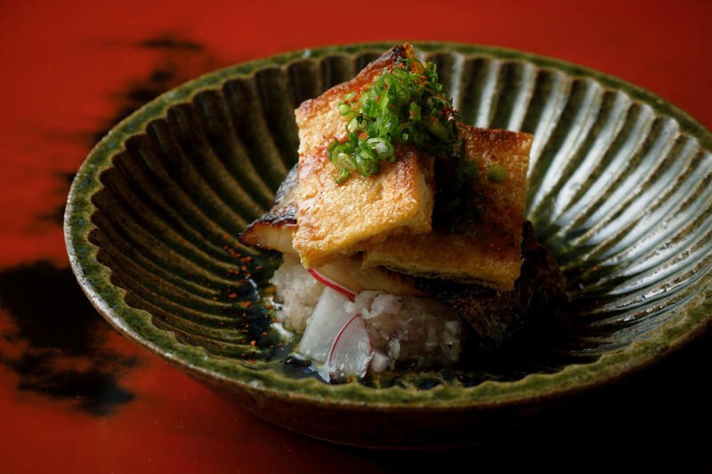 現代の感性で紡ぐ日本の料理, 名店のバトンを受け継ぐ割烹, ３．ニューオリエンタル【五条】, 台湾式蒸しスープがしみわたる, 伊勢志摩直送の魚介と吉田パンを, ５．御菓子丸喫茶【烏丸御池】, 五感で味わう和菓子コース, 写真から着想を得たデザートを, ７．ドノマスタジオ【紫野】, 自由度が高い陶芸体験, ８．form 歩く鳥【神宮丸太町】, 人気ヴィンテージショップの新展開, 日常と非日常が共存する町家ステイ
