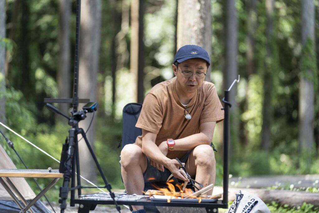 キャンプで火を起こす基本の手順, 火おこしの準備と注意点, 着火材の選び方と使い方, 火を安定させるコツ, キャンプ用火台の種類と選び方, 焚き火台のタイプ別特徴（折りたたみ式・卓上型など）, 安全性と耐久性のチェックポイント, 設置場所や周囲の環境に応じた選び方, 火おこし道具のおすすめと比較, 定番の道具（マッチ・ライター・ファイヤースターター）, 上級者向け道具（火打石・ガストーチ）, 道具選びのコツと使い方の注意点, キャンプ火おこしの安全対策, 火の管理と消火方法, 周囲への配慮とマナー, キャンプ火の活用アイデア, 調理・バーベキューでの活用方法, 暖房や雰囲気作りに使う工夫, 火を使ったレクリエーションや体験, まとめ｜キャンプ火は安全に、火おこし道具と火台を上手に使って楽しもう